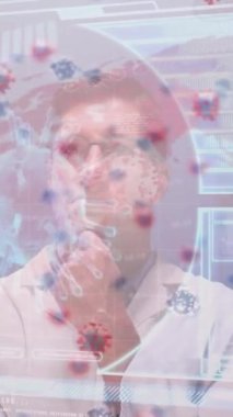 Kafkasyalı erkek doktor üzerinde Coperid 19 hücre ve verinin animasyonu. küresel covid 19 salgın, sağlık hizmetleri ve veri işleme konsepti dijital olarak oluşturulmuş video.