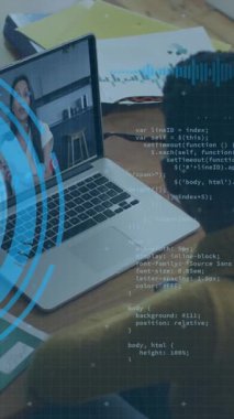 Afrika kökenli Amerikalı bir kadının görüntülü araması üzerine yapılan tarama ve veri işleme animasyonları. küresel teknoloji, bağlantılar ve dijital arayüz konsepti dijital olarak oluşturulmuş video.