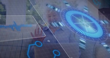 Okulda, çocuk gelecekteki dijital arayüzle etkileşim için animasyon kullanıyor. Teknoloji, yenilik, etkileşimli, öğrenme, eğitim, sınıf