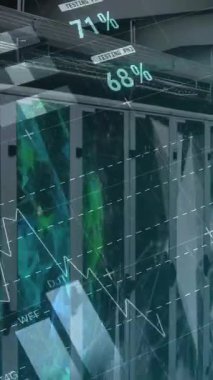 Sunucu odasındaki veri işleme ve şekillerin animasyonu. küresel teknoloji ve dijital arayüz kavramı dijital olarak oluşturulmuş video.