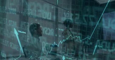 Okulda, modern konferans odasında finansal verileri ve grafikleri kapsayan animasyon. İş, finans, analiz, teknoloji, şirket, toplantı