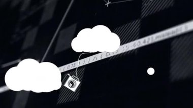 Teknoloji sembollerini dijital arkaplanda birleştiren bulut simgelerinin animasyonu. ağ, bağlantı, veri, iletişim, bulut hesaplama, siber