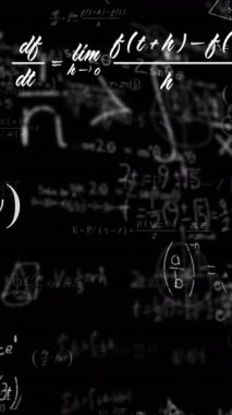 Matematiksel denklemlerin animasyonu ve kara arkaplan üzerinde veri işleme. eğitim ve dijital arayüz kavramı dijital olarak oluşturulmuş video.
