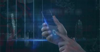 Akıllı telefonu tutmak, finansal grafiği şehir manzarası ve dijital animasyonla göstermek. İş, teknoloji, finans, yatırım, veri, analitik