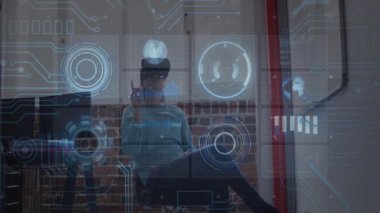 Sanal gerçeklik kulaklığı kullanarak, modern ofiste animasyonla etkileşime geçen biri. teknoloji, yenilik, dijital, sürükleyici, çalışma alanı, etkileşimli