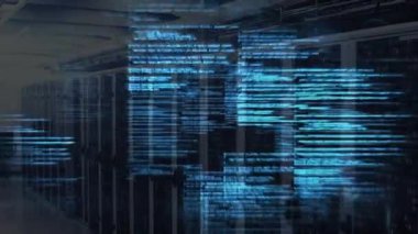 Veri merkezindeki sunucular üzerinde dijital kod ve veri işleme animasyonu. Teknoloji, siber güvenlik, ağ oluşturma, bilgisayar