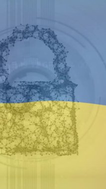 Ukrayna bayrağı üzerinde çeşitli veri ve dijital asma kilit animasyonları. Ukrayna krizi ve uluslararası politika kavramı dijital olarak oluşturuldu.