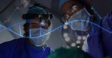 Hastanede, cerrahlar DNA dizisi animasyon kaplamalı bir odada ameliyat yapıyorlar. Cerrahi, tıbbi, teknoloji, yenilik, sağlık hizmetleri, biyoteknoloji