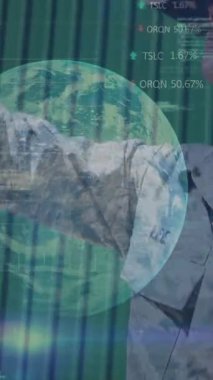 VR kulaklıklı beyaz adamın veri işleme animasyonu. küresel teknoloji ve dijital arayüz kavramı dijital olarak oluşturulmuş video.