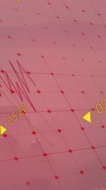 Çin bayrağı animasyonu ve şehir manzarası üzerinde işlenen veri. küresel iş, finans ve dijital arayüz kavramı dijital olarak oluşturulmuş video.