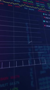 Şebeke üzerinde finansal veri işleme animasyonu. küresel iş, finans ve veri işleme kavramı dijital olarak oluşturulmuş video.