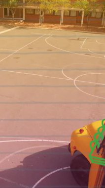 Okul otobüsüne binen çeşitli öğrencilerin palet ve fırçalarının animasyonu. eğitim, öğrenme ve dijital olarak üretilen video konseptine geri dönüş.