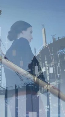Kafkasyalı iş kadını üzerinden finansal veri işleme animasyonu. iş, dijital arayüz ve veri işleme konsepti dijital olarak oluşturulmuş video.
