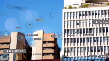 Şehir binalarını kaplayan dijital uyarıların ve video simgelerinin canlandırılması. Teknoloji, iletişim, bağlantı, medya