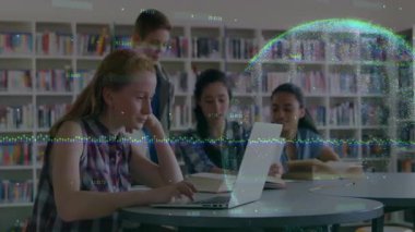 Bilgisayarlarda dijital veri işleme animasyonu ile işbirliği yapan öğrenciler. İşbirliği, takım çalışması, teknoloji, yenilik, analiz, beyin fırtınası