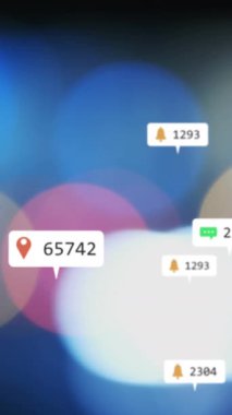 Odak ışıklarından sosyal medya simgelerinin ve numaraların animasyonu. küresel sosyal medya, bağlantılar ve dijital arayüz konsepti dijital olarak oluşturulmuş video.