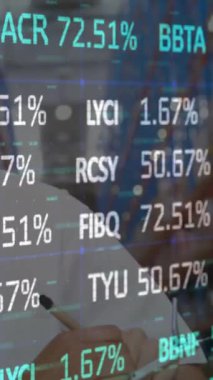 Depodaki çeşitli iş adamları üzerinde borsa animasyonu. Dijital olarak üretilen video konsepti.