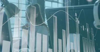 Finansal grafikleri analiz etmek, ofisteki iş kadını veri animasyonu üzerinde çalışıyor. finans, analitik, analiz, teknoloji, kurumsal, profesyonel