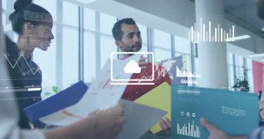 İş ekibi veri işleme animasyonu eşleşen grafikleri ve grafikleri analiz ediyor. Takım çalışması, işbirliği, analitik, veri analizi, teknoloji, dijital