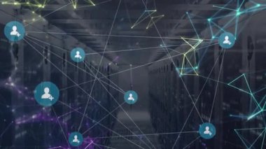 Sunucu odası ortamında bağlantı ve veri işleme animasyonu ağı. Teknoloji, dijital, internet, bağlantı, iletişim, siber güvenlik