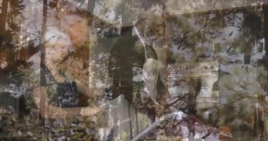 Okul ortamında ağaç dallarıyla sohbet eden insanların canlandırılması. İşbirliği, iletişim, eğitim, takım çalışması, beyin fırtınası, etkileşim