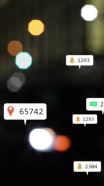 Odak trafik ışıklarından sosyal medya simgelerinin ve numaraların animasyonu. küresel sosyal medya, bağlantılar ve dijital arayüz konsepti dijital olarak oluşturulmuş video.