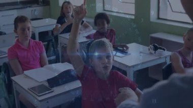 Sınıftaki öğrenciler dijital veri işleme animasyonunu öğretmene tercih ediyorlar. Eğitim, teknoloji, yenilik, öğrenme, öğretim, analitik