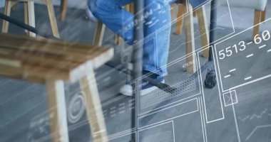 Bilgisayarda çalışan iş adamı dijital veri ile animasyonu örtüyor. Teknoloji, yenilik, bilgisayar, analitik, şirket, üretkenlik