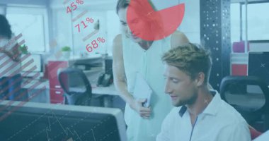 Ofiste, küresel animasyon örtüşen verileri işleyen iş adamları var. teknoloji, analitik, dijital, strateji, dünya, takım çalışması