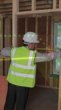 İnşaat alanında ölçüm yapan erkek mühendis istatistiklerinin animasyonu. iş, geliştirme ve üretkenlik kavramı dijital olarak oluşturulmuş video.