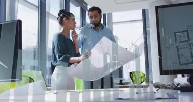 Finansal planlar, veri animasyonu olan iş profesyonelleri ofiste. finans, takım çalışması, strateji, yenilik, teknoloji, analiz