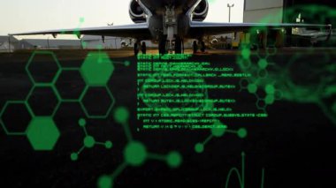 Asfalt üzerinde, yeşil dijital verileri olan uçak ve moleküler yapıların animasyonu. Havacılık, yenilik, teknoloji, bilim, fütüristik