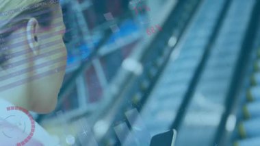 Akıllı telefon tutmak, iş kadını animasyonda finansal verileri ve grafikleri analiz etmek. analitik, finans, teknoloji, yenilik, şirket, analiz
