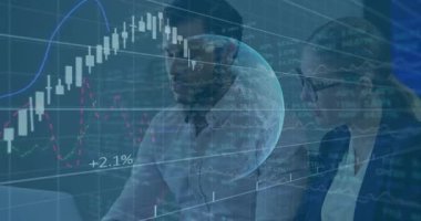 Küresel pazar eğilimleri için animasyon kullanan finans verileri ve iş profesyonelleri analiz ediliyor. Finans, analitik, teknoloji, dijital, sunum, ekonomi