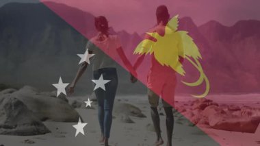 Sahilde yürüyen, arka planda Papua Yeni Gine bayrağı taşıyan bir çift. Seyahat, vatanseverlik, aşk, tatil, kültür, tropik