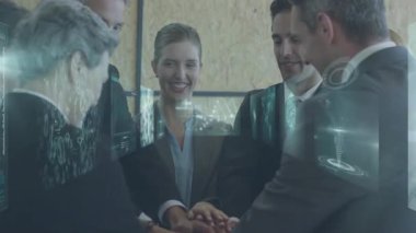 Animasyon kullanarak, iş dünyası modern ofiste dijital verilerle işbirliği yapıyor. Takım çalışması, işbirliği, yenilik, teknoloji, şirket, işyeri