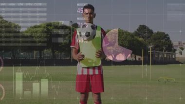 Futbolcu saha arkasında veri analizi animasyonuyla topu tutuyor. Spor, teknoloji, strateji, analiz, istatistik, rekabet