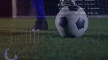 Futbolcu, finansal verilerle animasyonu örtbas etmeye hazırlanıyor. Spor, atlet, futbol, finans, analitik, strateji