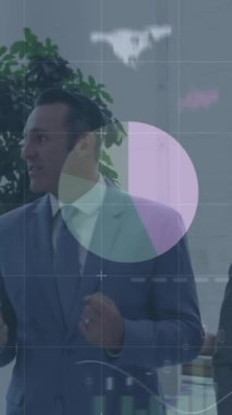 İş adamlarının istatistiksel işlemlerinin animasyonu. küresel iş, veri işleme ve dijital arayüz kavramı dijital olarak oluşturulmuş video.