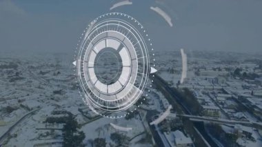 Karlı şehir manzarasının hava görüntüsü üzerinde gelecekteki dijital arayüz animasyonu. teknoloji, şehir manzarası, yenilik