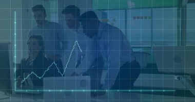 Modern ofiste finansal grafik animasyonu için işbirliği yapan iş ekibi. Takım çalışması, işbirliği, finans, veri analizi, strateji, analitik