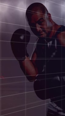 Mlboxer ve projektörler üzerinde grafik ve veri işleme animasyonları. spor, rekabet, küresel iletişim ve dijital arayüz kavramı, dijital olarak oluşturulmuş video.