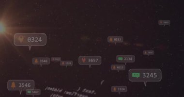 Bildirimlerin ve yer işaretlerinin yüzen animasyonlarıyla dijital kod kaydırılıyor. Teknoloji, veri, siber güvenlik, ağ, iletişim, internet