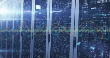 Yüksek teknoloji veri merkezi ortamındaki sunucular üzerinden veri animasyonu işleniyor. Teknoloji, veri analizi, dijital, ağ, fütürist, bilişim