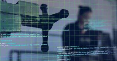 Modern ofis animasyonunda dijital kodlu tablet ve ızgara örtüsü kullanılıyor. Teknoloji, yenilik, veri, fütüristik, iş yeri, işyeri