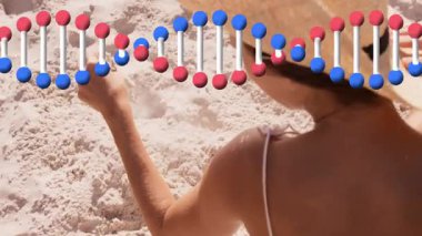 Kumsalda dinlenen, arka planda DNA dizilimi olan biri. Rahatlama, genetik, biyoteknoloji, tatil, bilim