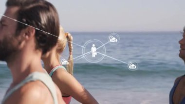 Sahilde, dijital ağ animasyonu olan insanlar sahneyi kaplıyor, güneşten zevk alıyorlar. Teknoloji, yaz, ağ kurma, bağlantılar, eğlence