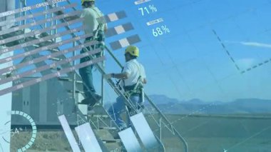 İskelede, inşaat işçileri veri tablolarını ve grafikleri animasyonla analiz ediyorlar. takım çalışması, analiz, planlama, mühendislik, tasarım, teknoloji