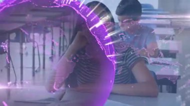 Sınıftaki öğrencilerin dijital küresi ve veri animasyonu örtüşüyor. Eğitim, teknoloji, öğrenme, yenilik, fütüristik