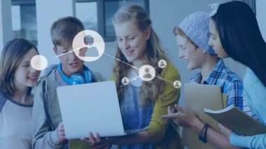 Okulda işbirliği yapan, animasyon ağı üst üste binen bir grup insan. Takım çalışması, işbirliği, eğitim, çeşitlilik, ağ oluşturma, iletişim